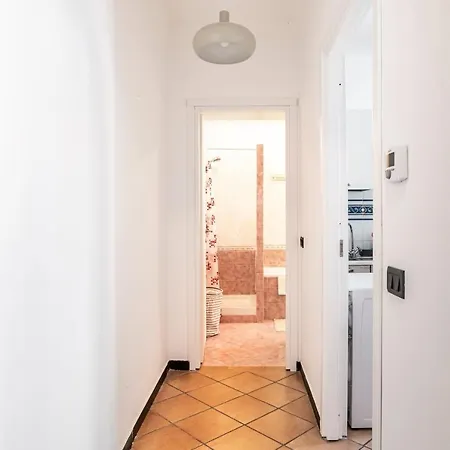 Modern Apartment In The Heart Of The City Center Genoa Exterior photo