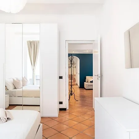 Modern Apartment In The Heart Of The City Center Genoa Exterior photo
