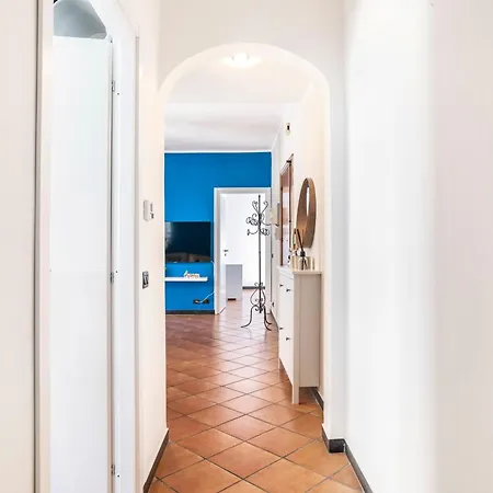 Modern Apartment In The Heart Of The City Center Genoa Exterior photo